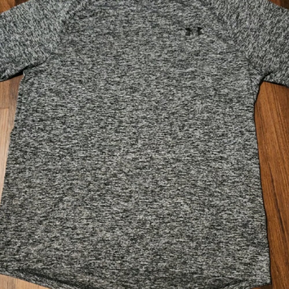 NWOT Mens Sz M Under Armour Tech Tee Loose Fit in Excellent Condition Never Worn